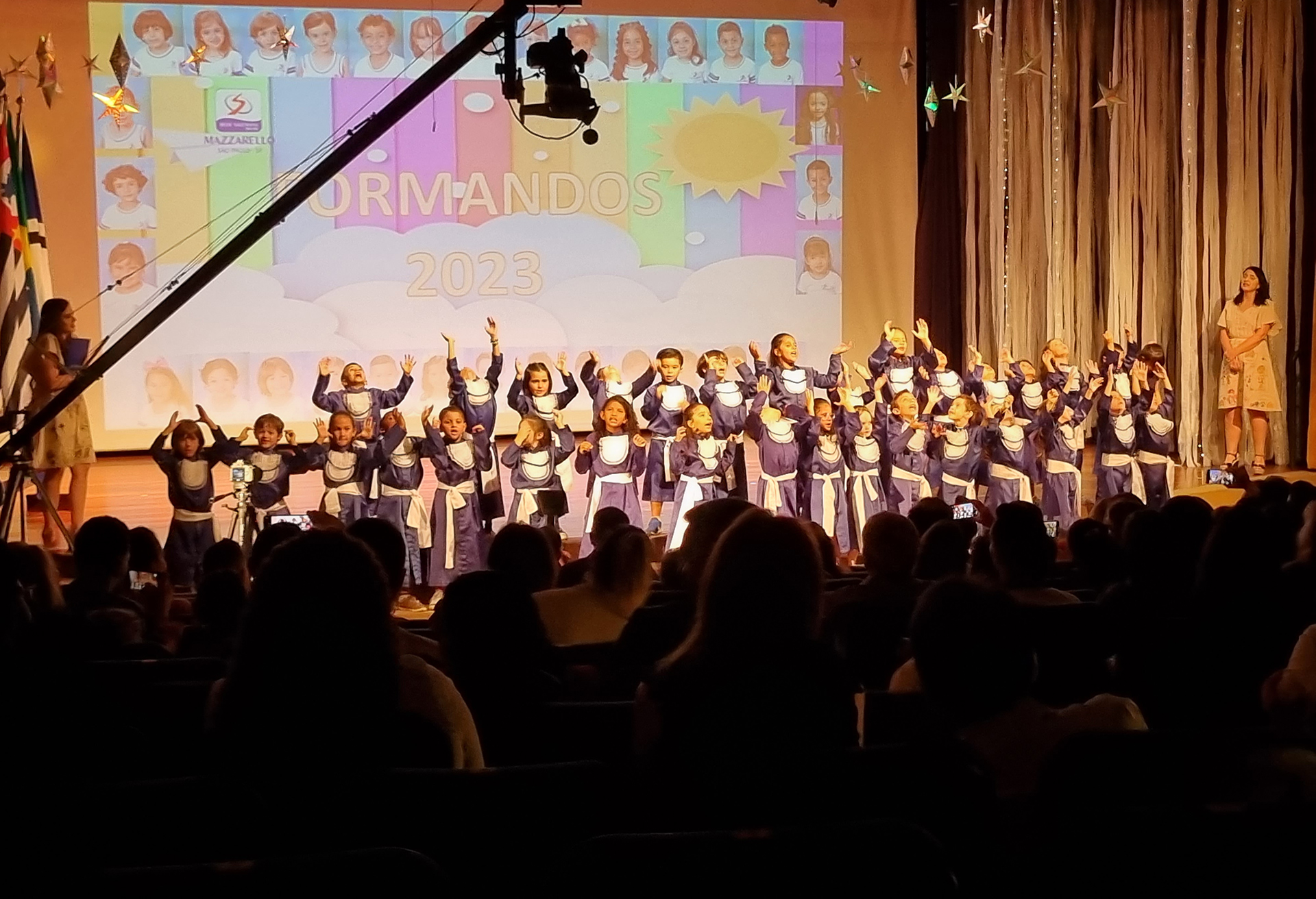 Formatura da Educação Infantil no Teatro Mazzarello Encanta Famílias